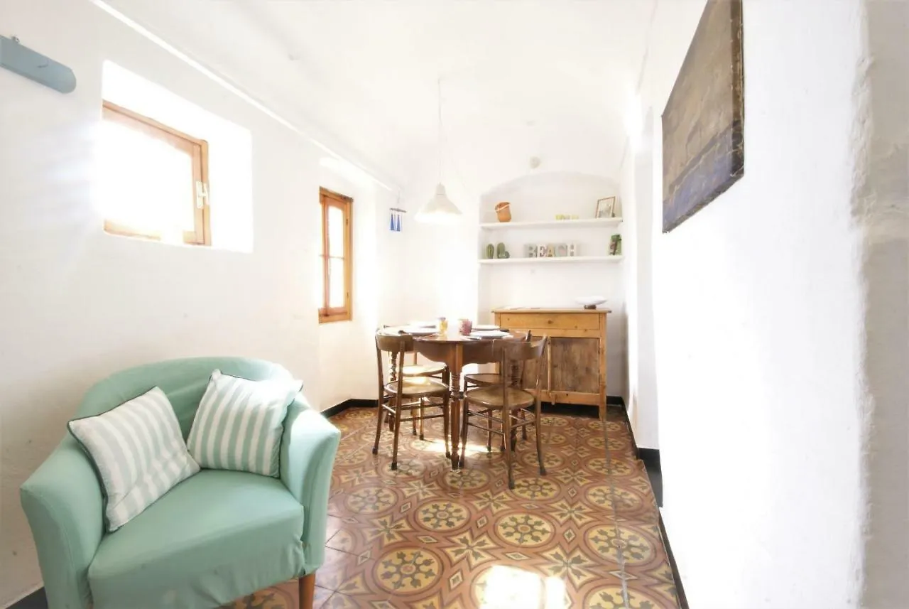 The Old Ship Apartment Costarainera
